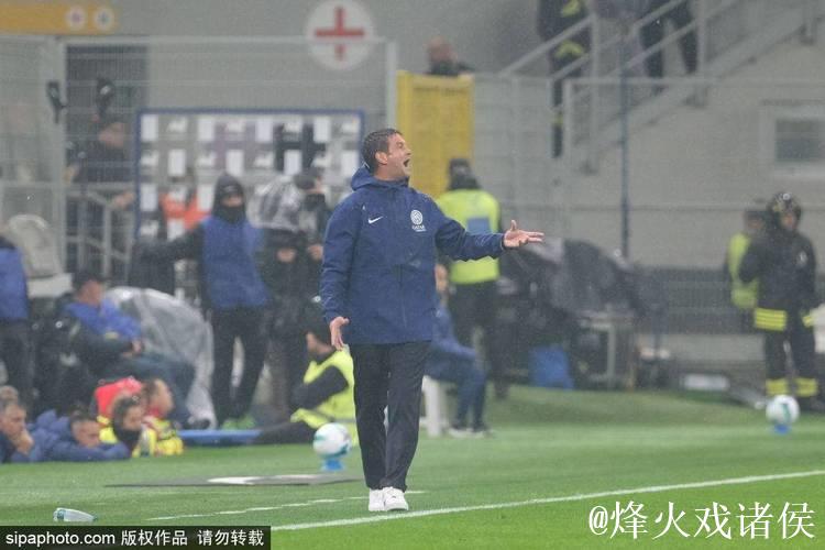 佛罗伦萨采取封闭式管理惩罚球员,瓦诺利帅位不稳 佛罗伦萨采取封闭式管理惩罚球员,瓦诺利帅位不稳